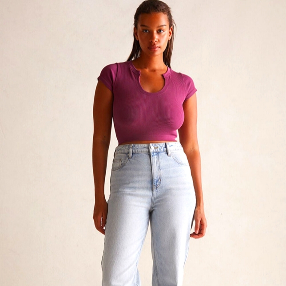 Contour Seamless Notched T-Shirt, Small, Magenta.